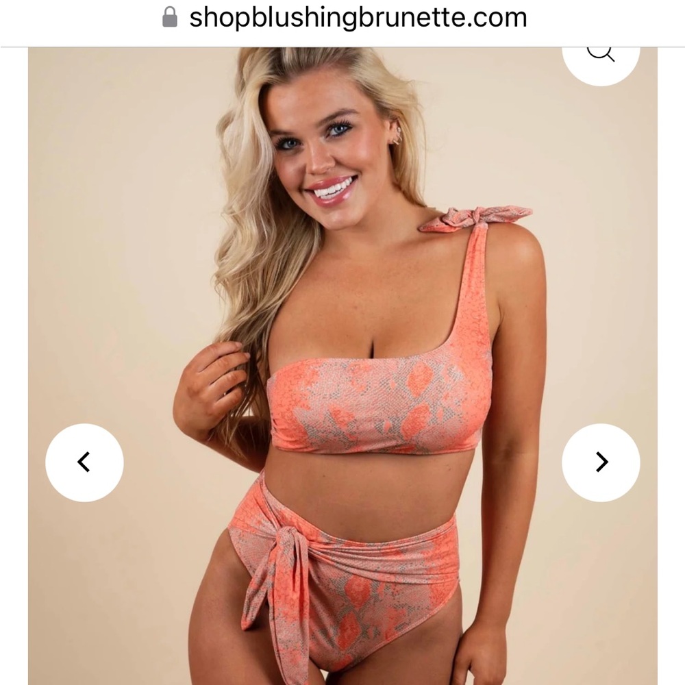 Blushing Brunette Find Your Escape Top